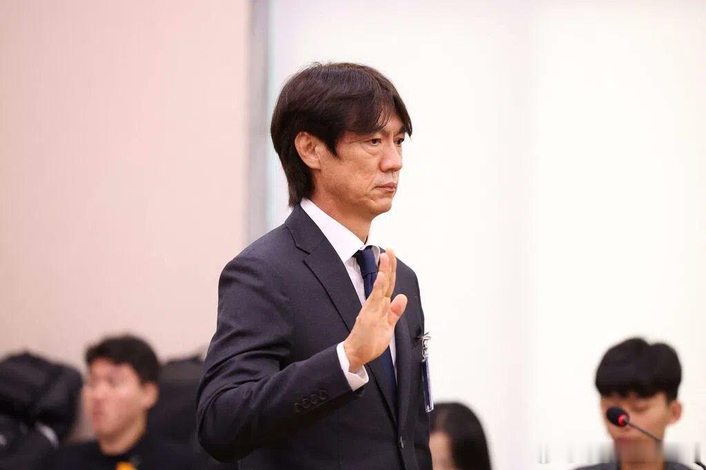 世界杯 韩国前主帅洪明甫星期四（7月30日）出席韩国国会听证会被严厉质询，他对国