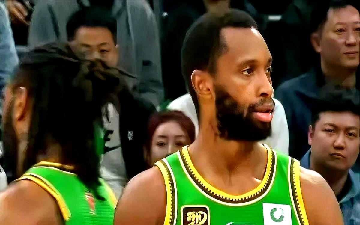 有种强烈的预感，辽宁队放弃功勋外援弗格后，他转头就落地上海加盟了新东家。
 
