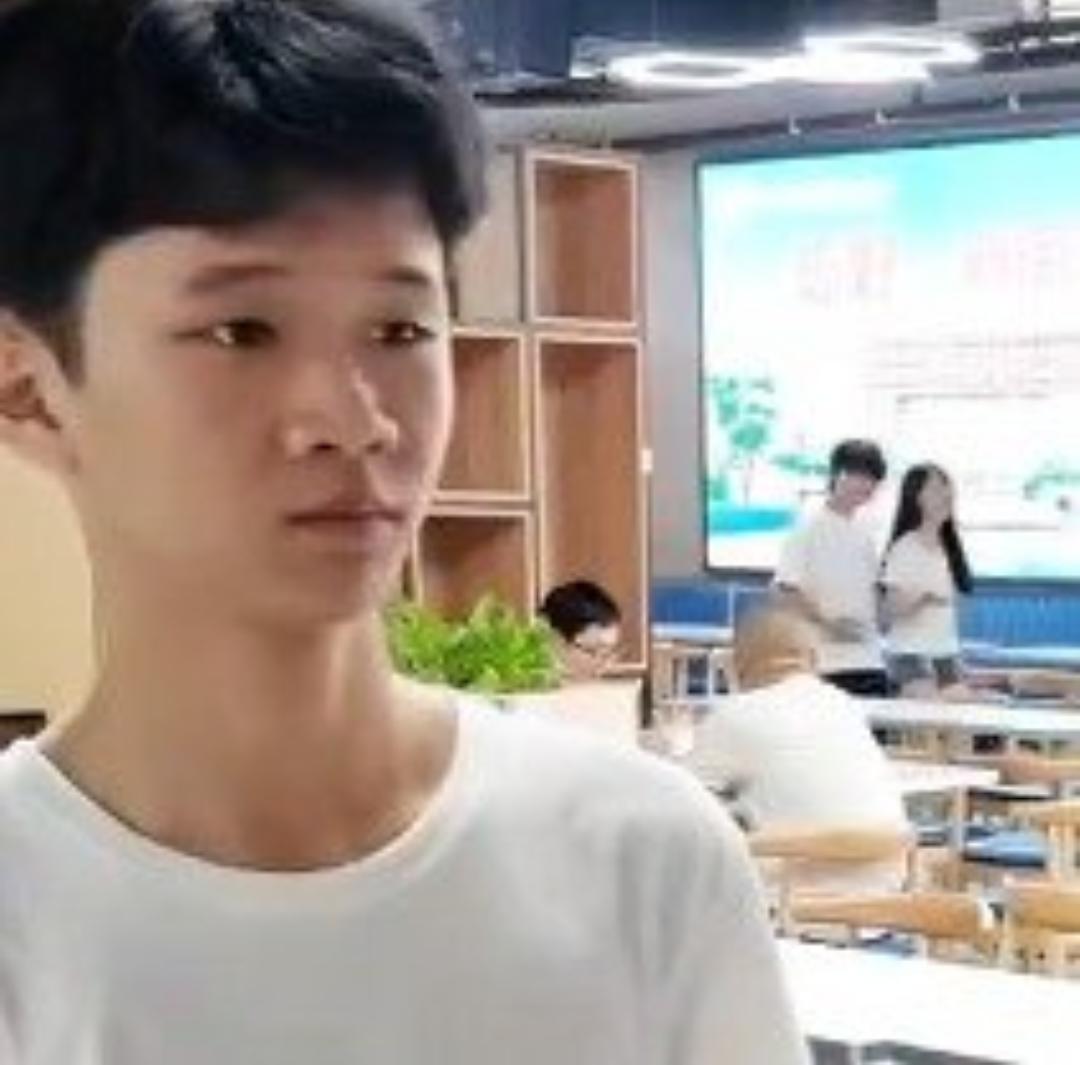 男生中考699分偷偷改志愿读中职

广州15岁考生林崇远中考取得699分，这个分