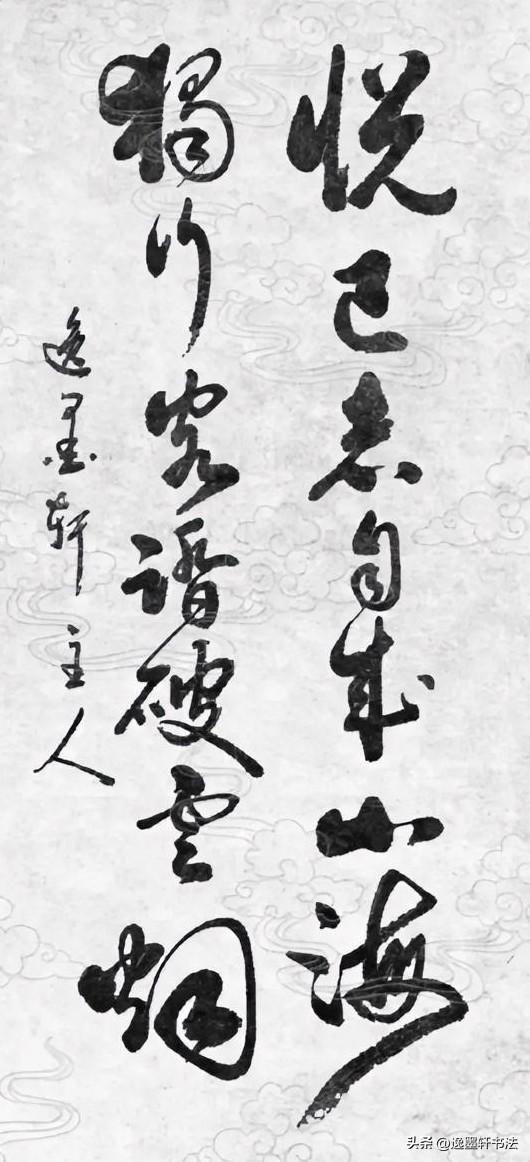 懂得取悦自己、向内安顿内心的人，胸中自能容纳万里山海；
甘于独自前行的人，亦能凭