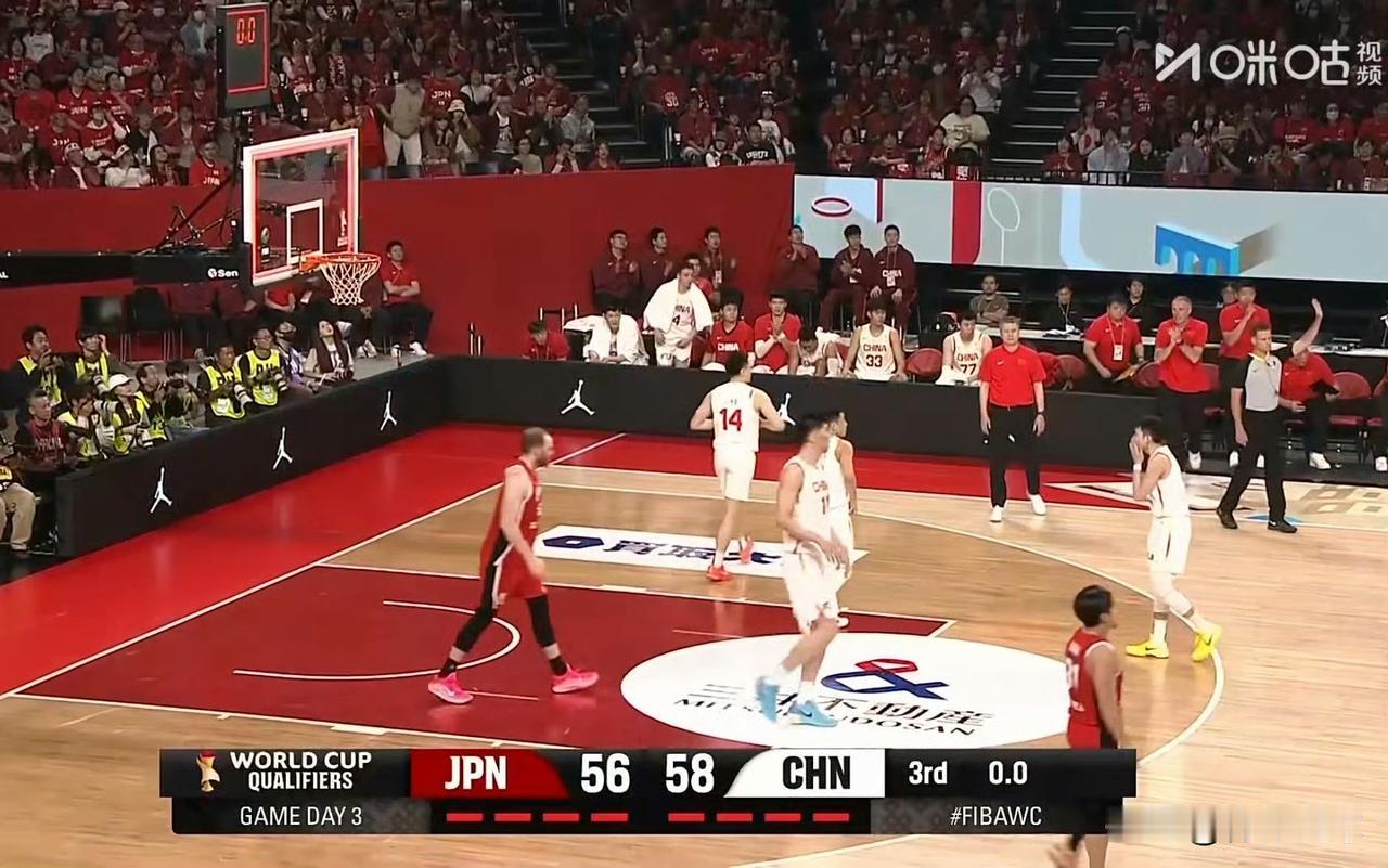 中国男篮觉醒了！

今晚迎来中国男篮VS日本男篮的比赛。上半场战罢，中国男篮以3