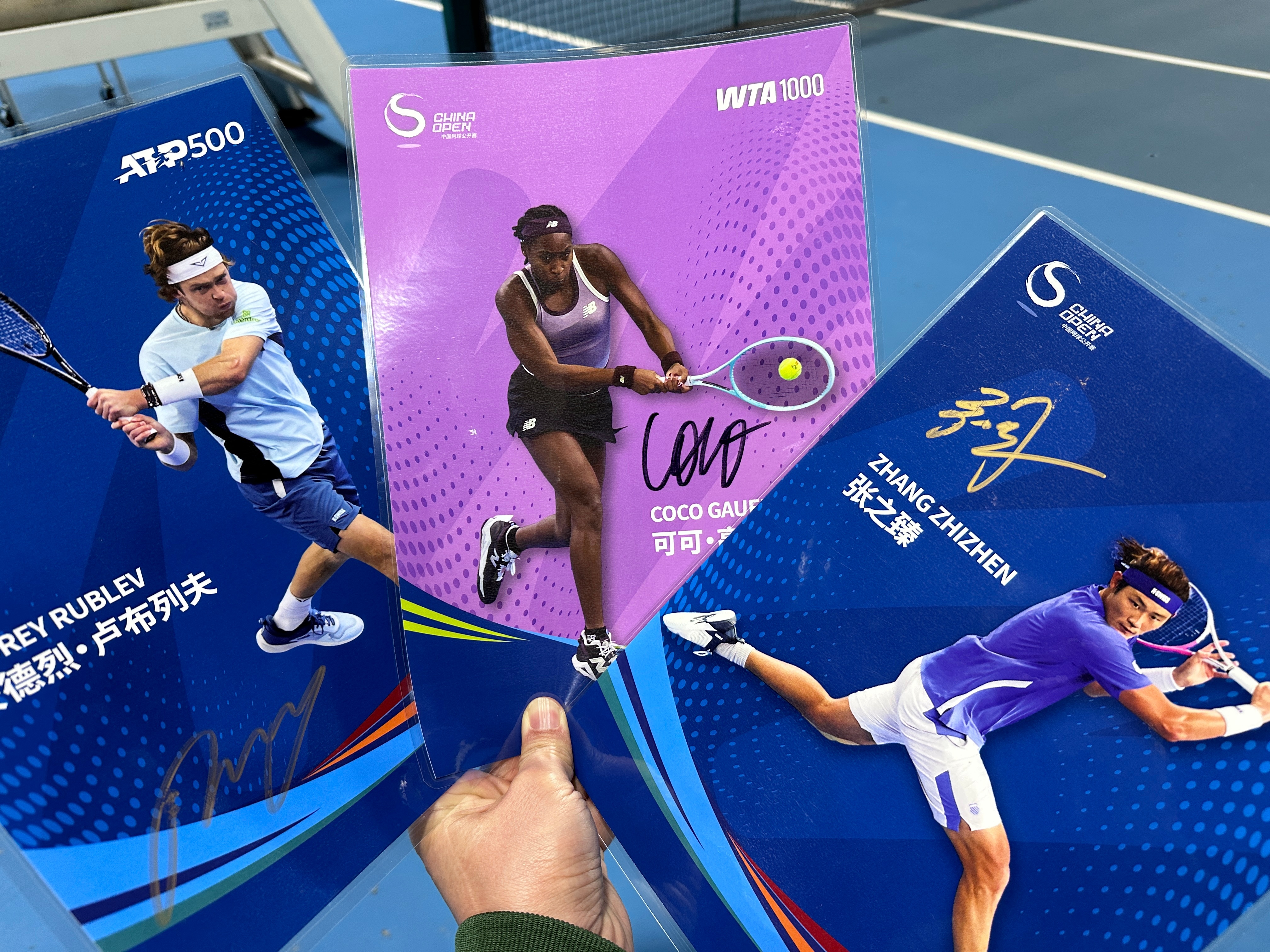 真开心啊，今晚和来自中网的朋友以及北京和广州的几位网球博主畅打到11点多。夜风很