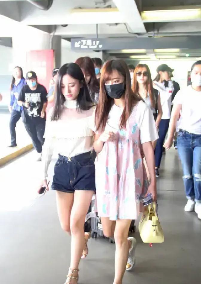 19岁那年签下的名字，成了顶流女星如今挣脱不了的铁链。
 
丝芭指控她“涉嫌经济