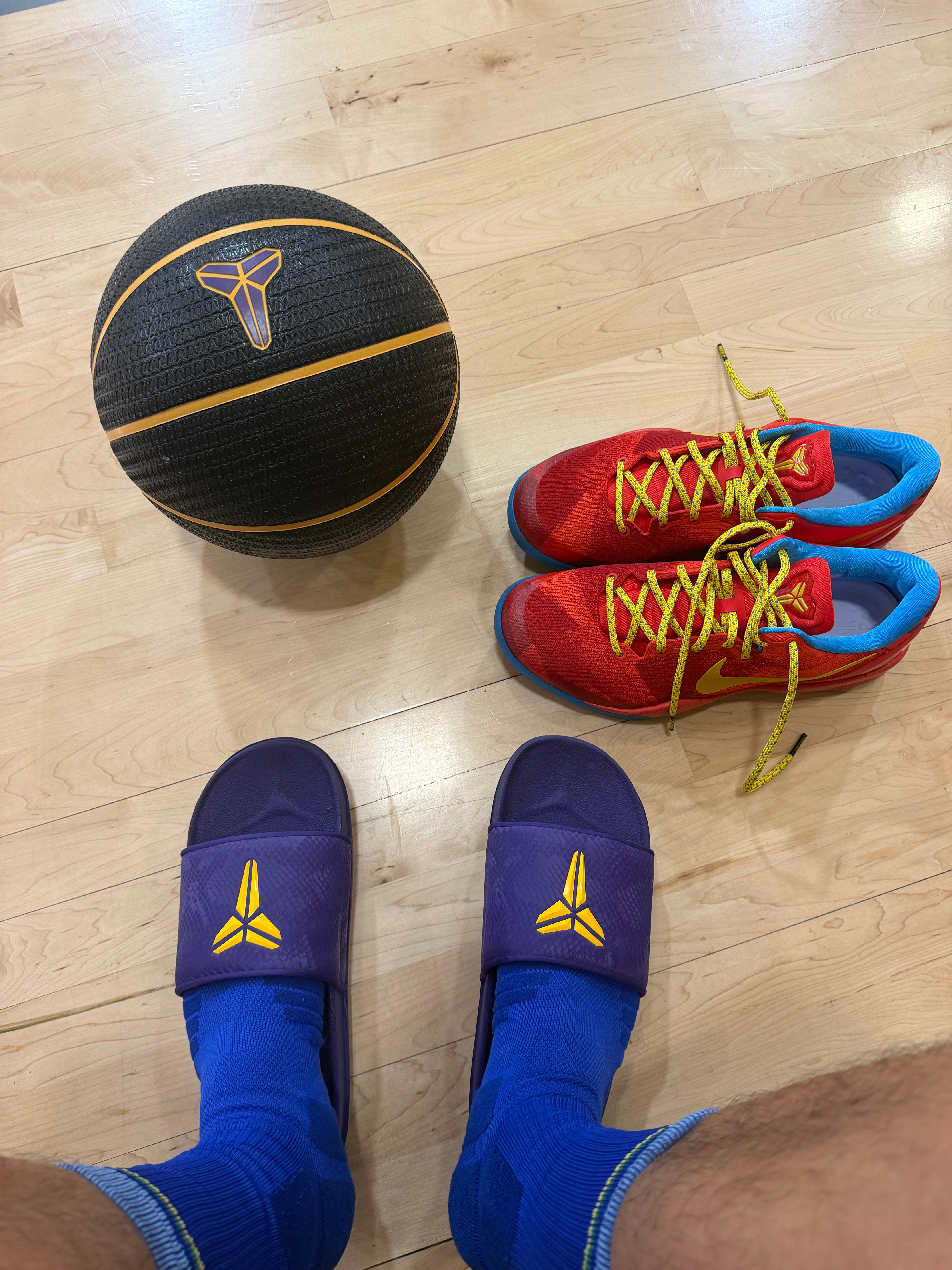 Kobe VIII Horse Year 第一次踩场 抓地满分 包裹满分 缓震及