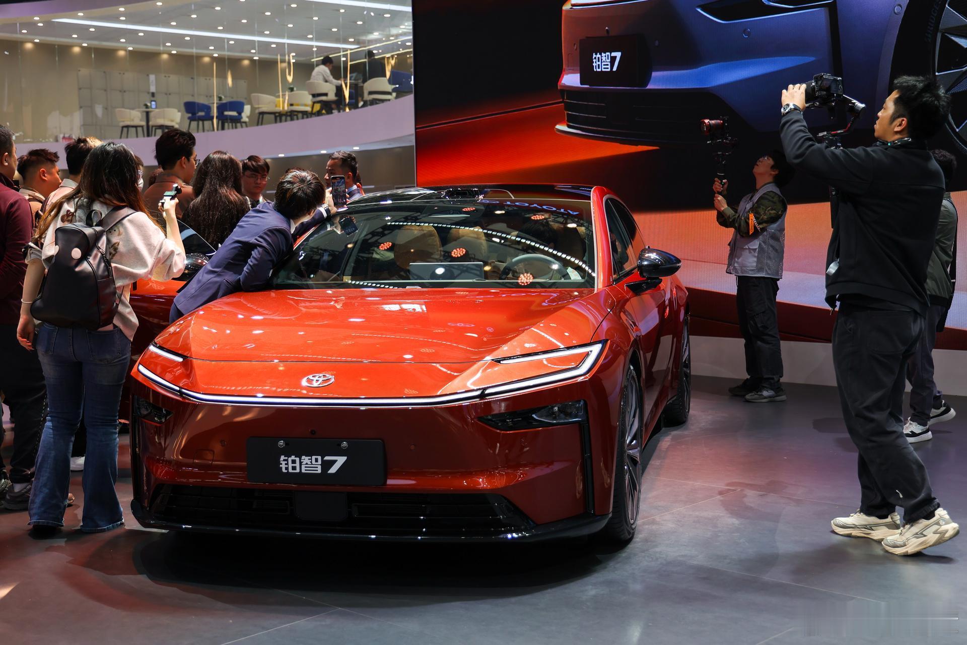 铂智 7预订已经开始咯，年底前下单还能享受2026年购置税兜底。主打“豪华新三件