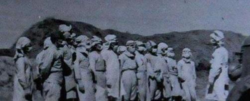 1938年，为了满足自己对女性生殖构造的好奇心，一鬼子军医让人把一女人使劲儿摁倒