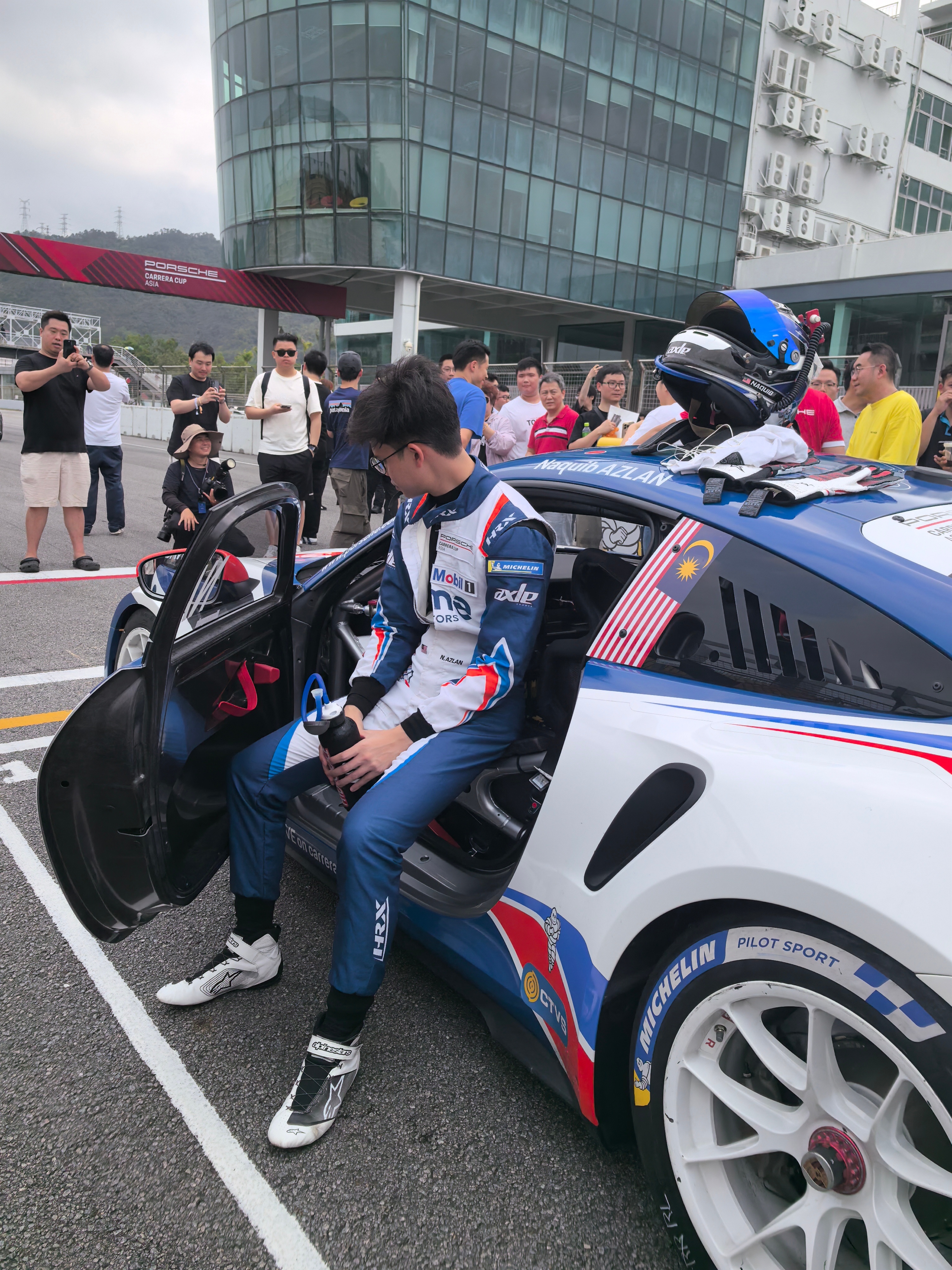 亚洲保时捷卡雷拉杯 不只是比赛，还是一场非常盛大的保时捷车主聚会，好几百台保时捷