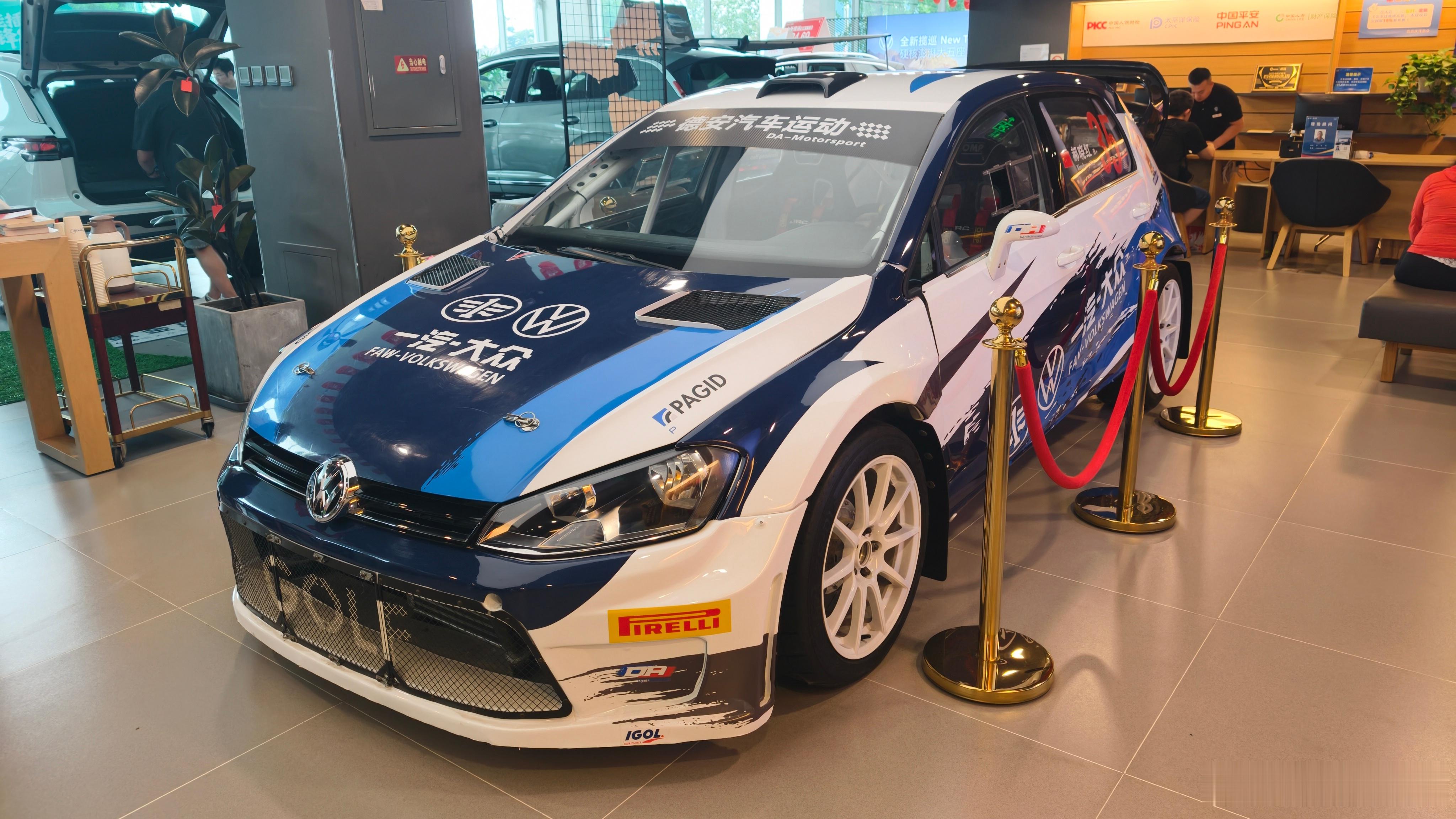 今儿来大众探店看到一辆德安的 CRC 高尔夫七代拉力赛车真的好帅好帅启子的车高尔