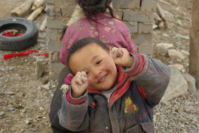 ​​永远不要太操心你的孩子，你要明白，他有自己的人生轨迹要走。那些你执意填平的沟