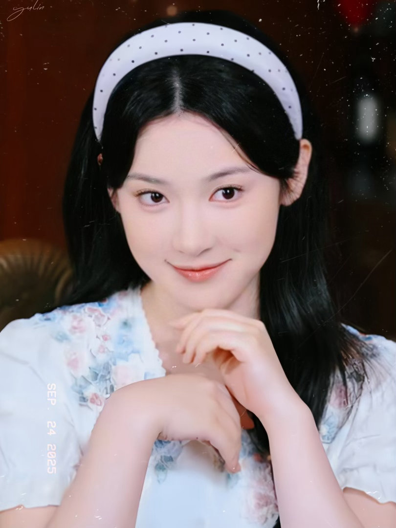 挺萌的长相演戏小表情也多 