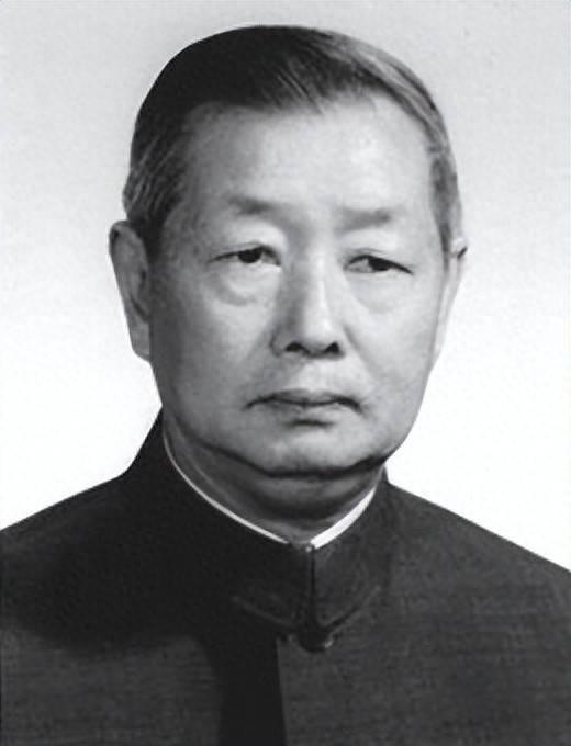 1971年斯基拉特宫 惊魂夜：中国外交官 用生命叩开外交大门。
一辆汽车悄无声息