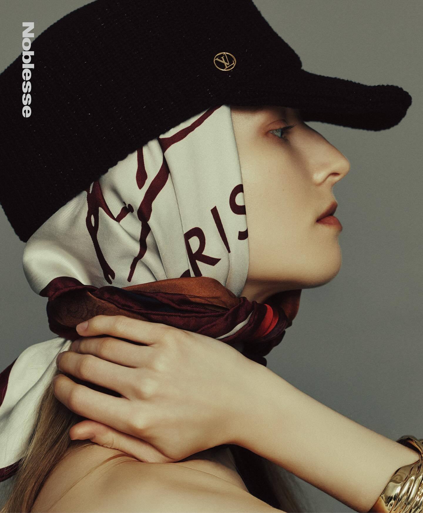 漂亮高级的侧脸和鼻子线条，搭配LV帽子与Celine丝巾，多么的赏心悦目 🤍 
