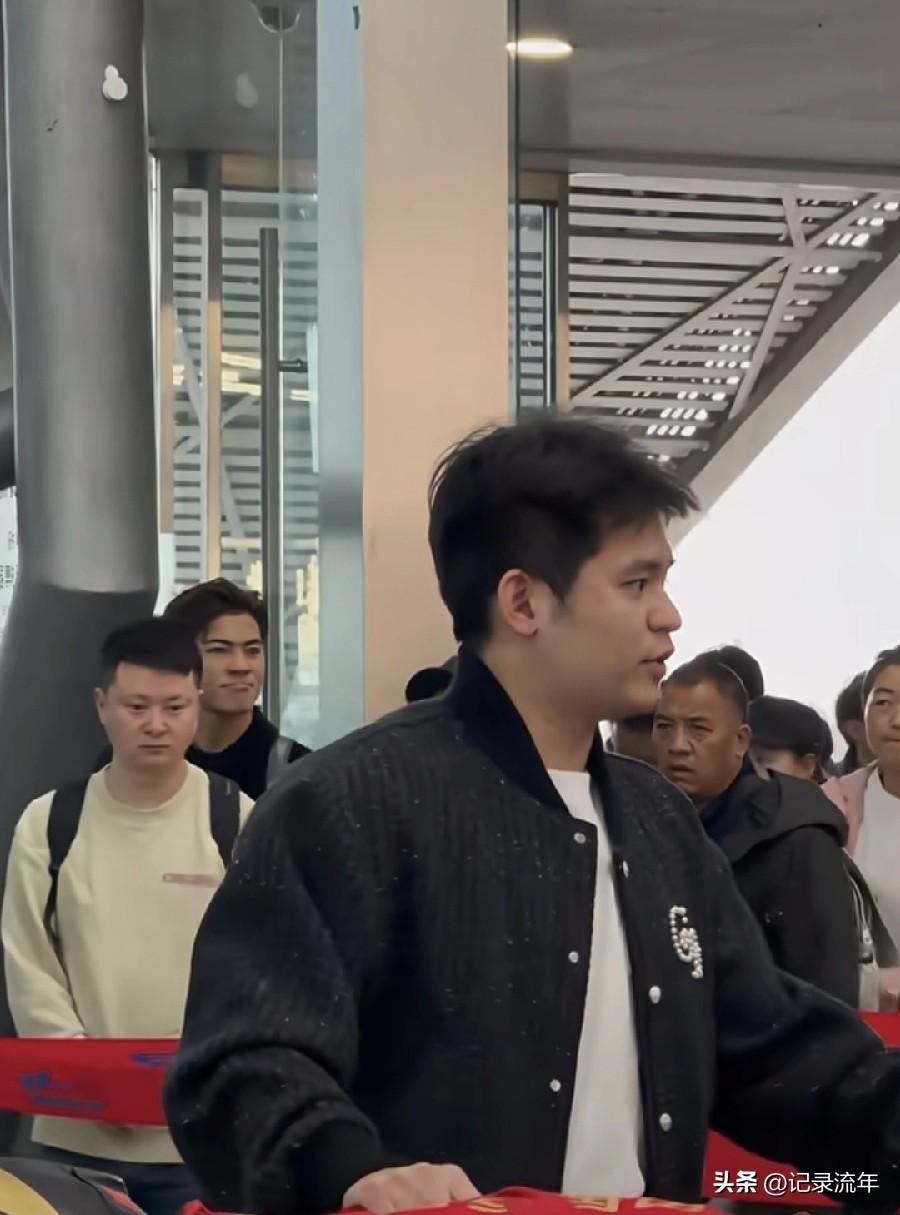 世界杯今天结束，
那边，
林诗栋、黄友政
已经帅气闪现太原，
太原常规挑战赛7号