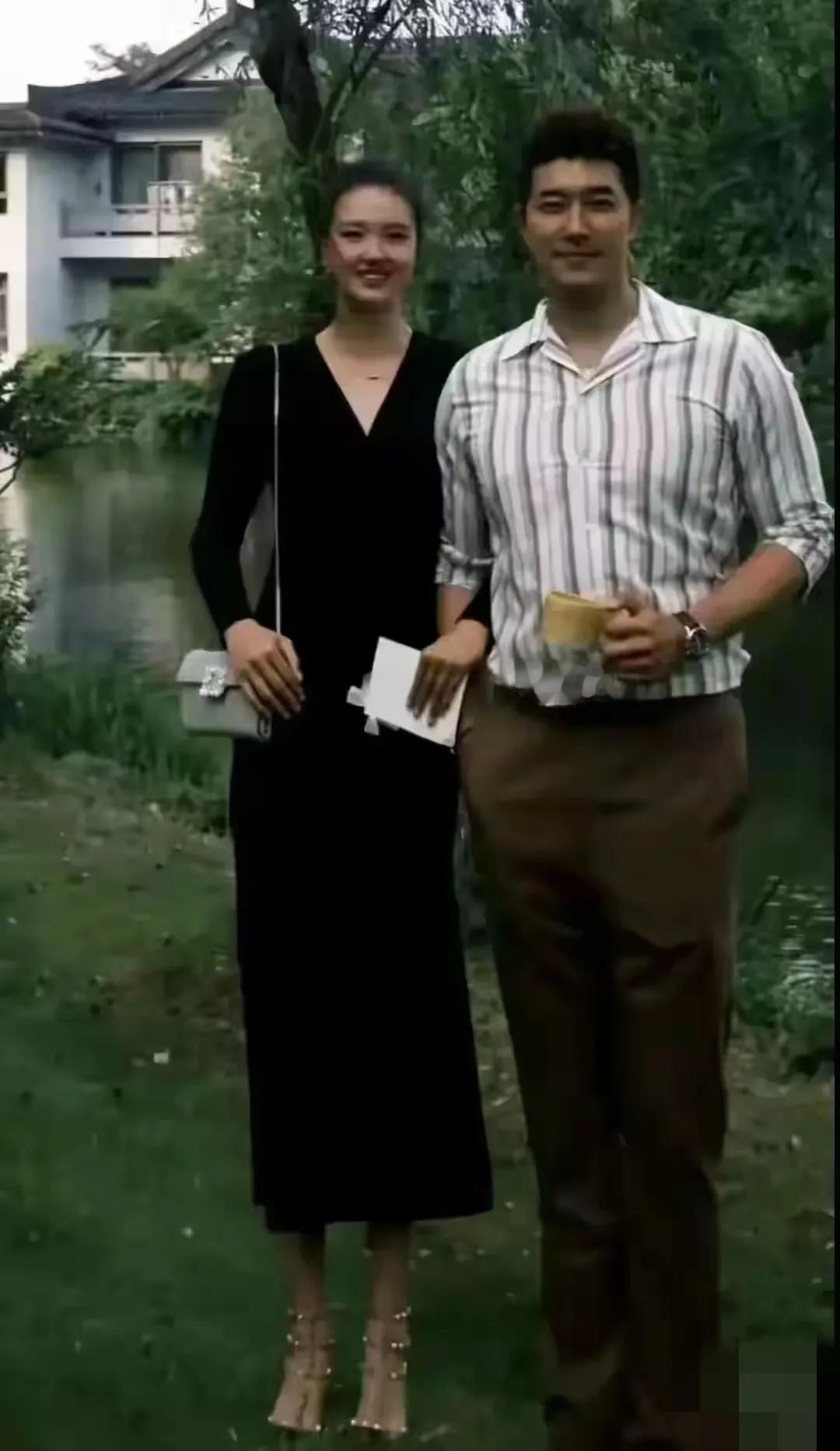 张常宁和老公真是绝配，身高都那么美满，长相也非常的融洽，夫妻二人夫妻相满满，真是