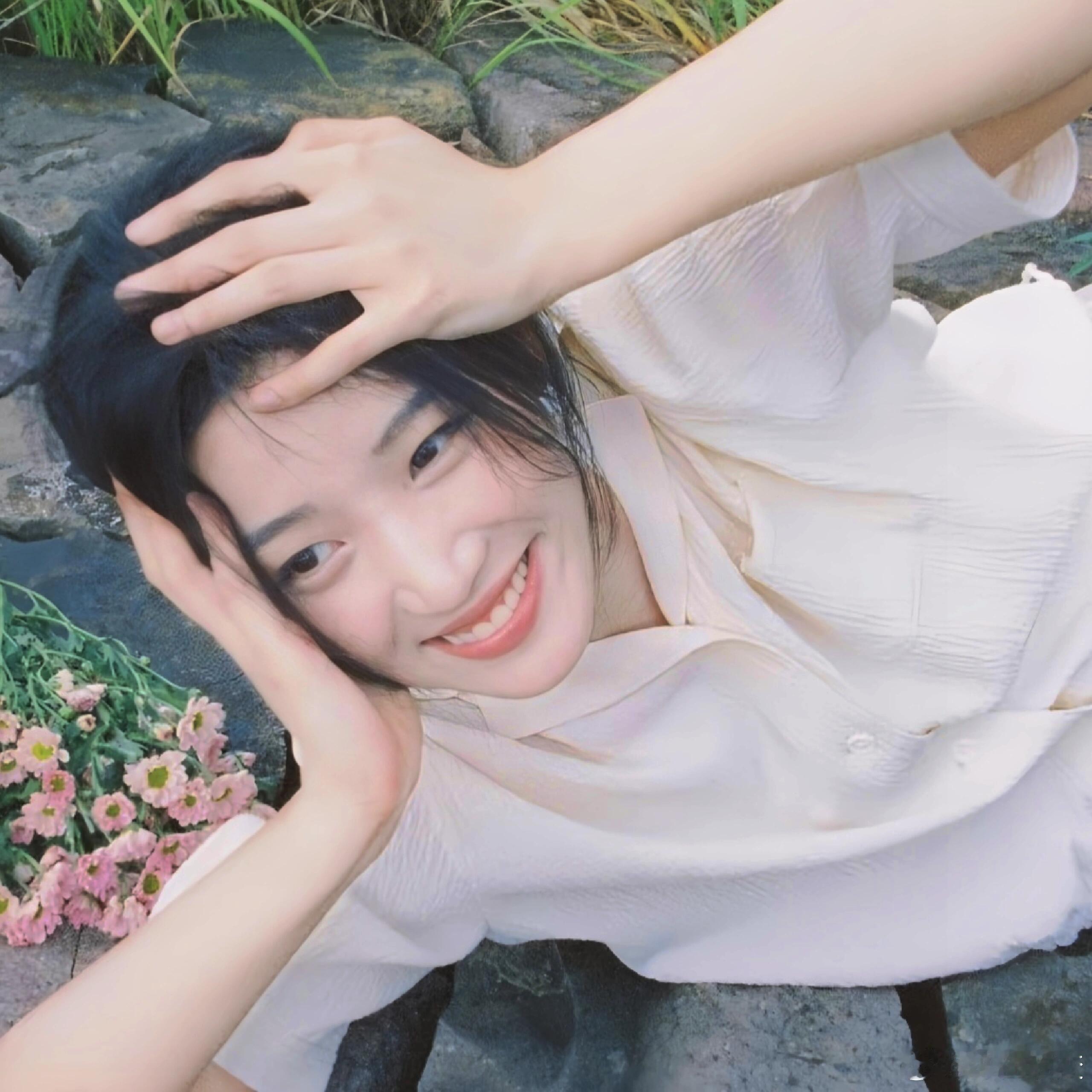 卢昱晓[超话]  卢昱晓头像！🐶🌸卢昱晓｝ ​​​