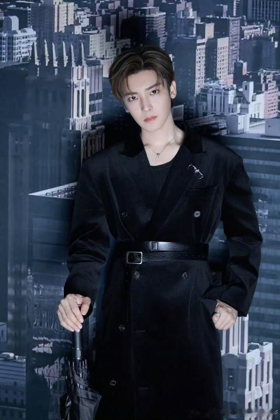 侯明昊去哪了 满场都是人从众，找了半天愣是没瞅见侯明昊！这藏得也太深了吧，不愧是