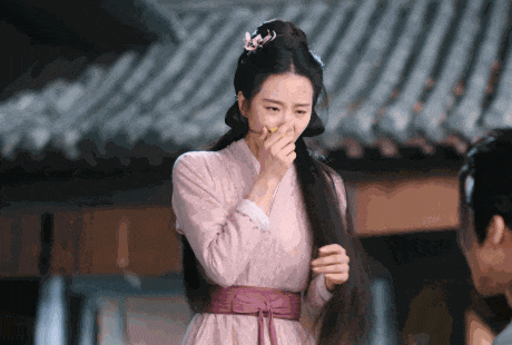 刘诗诗多年后回归古装剧《一念关山》，却被自己的吃相拖累，惹来不少批评，说她连吃都