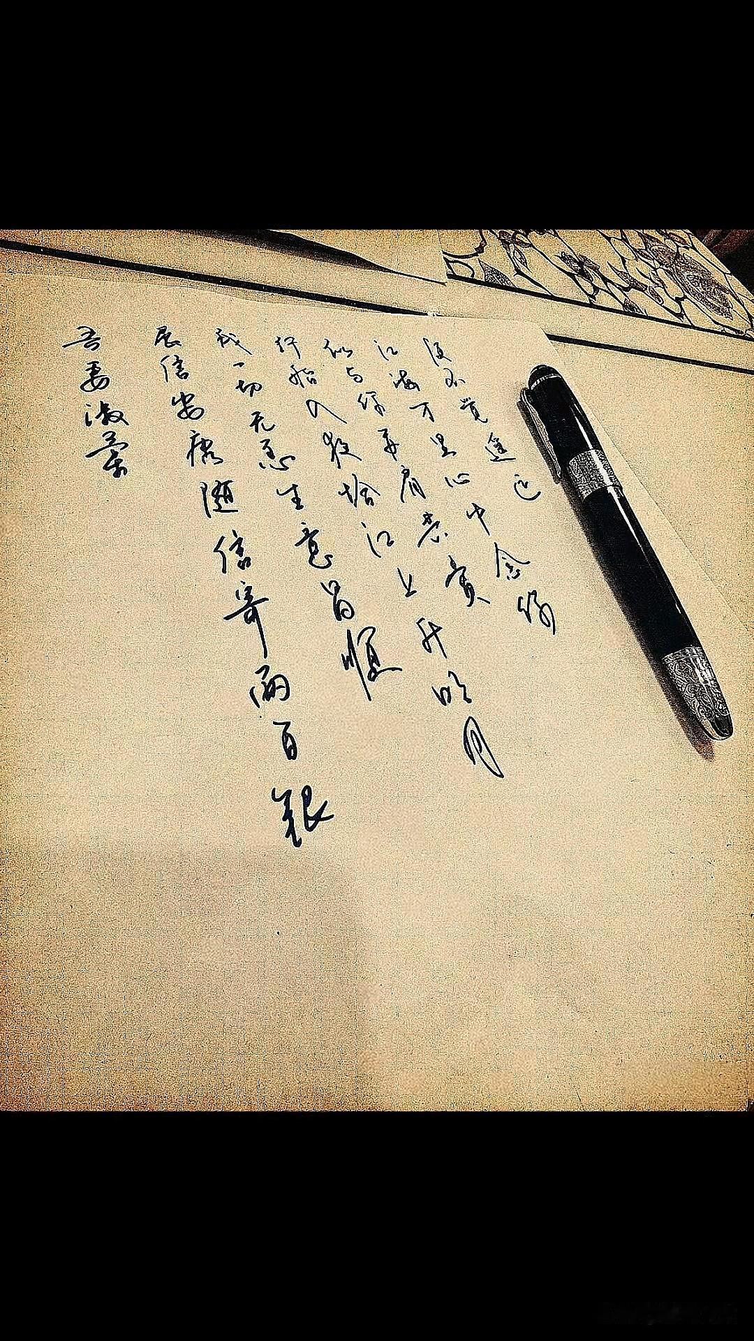 那天我挑了个冷门场次去观看电影《给阿嬷的情书》。我这人泪点低，便选了个靠边角落的