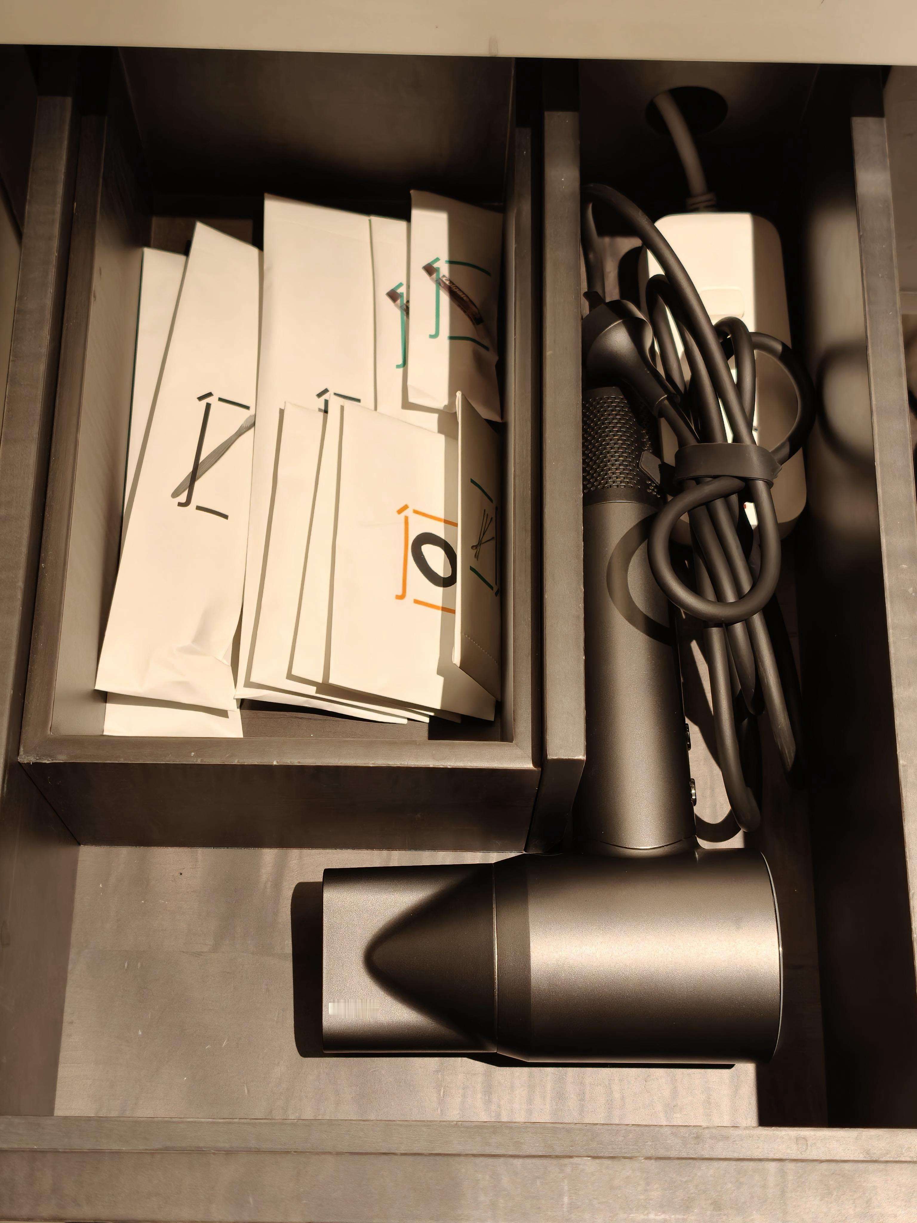 每次住酒店看到徕芬吹风机，都会觉得这个酒店很有品......比一些高温低速小破吹