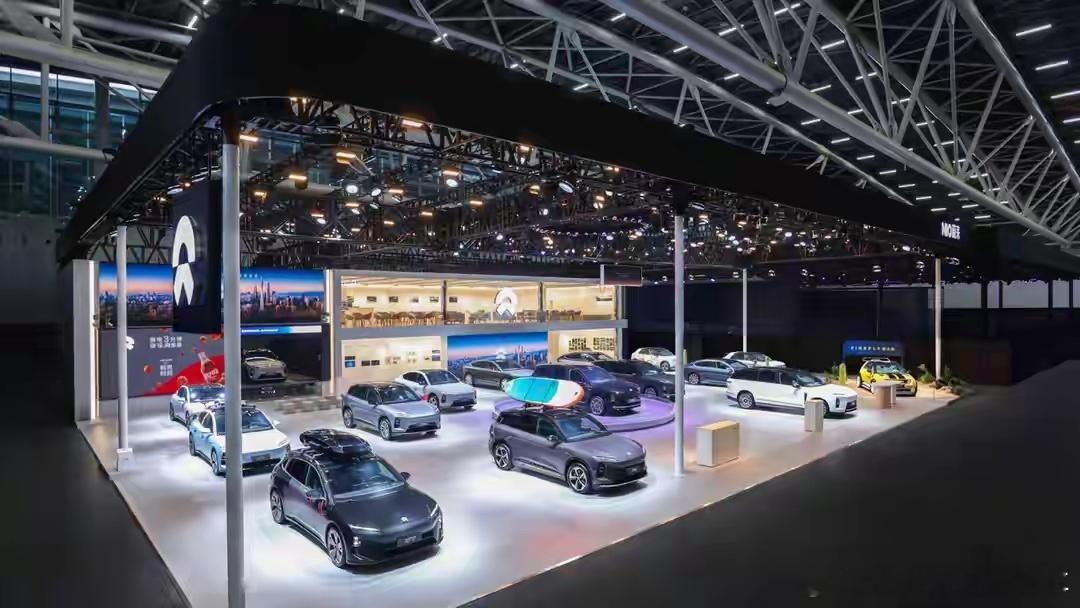 在广州车展上，蔚来创始人李斌在现场表示，2025年是纯电出行的关键拐点，用户从纯