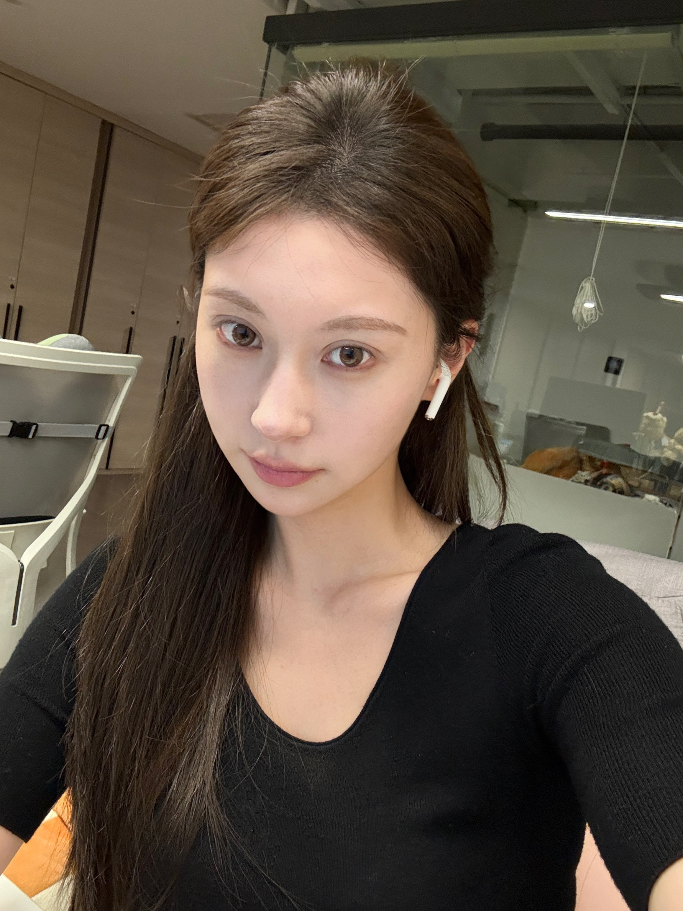 出门前抓了一幅美瞳 太适合通勤了 好自然.. ​​​