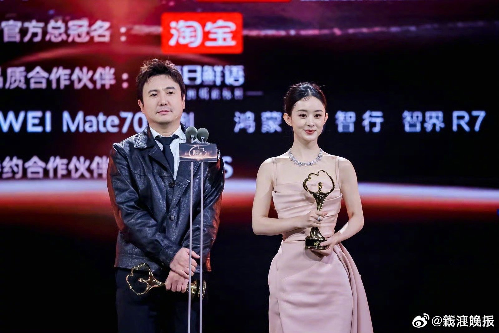 【2024微博之夜荣誉】 恭喜获得微博KING，获得微博QUEEN，新浪集团董事