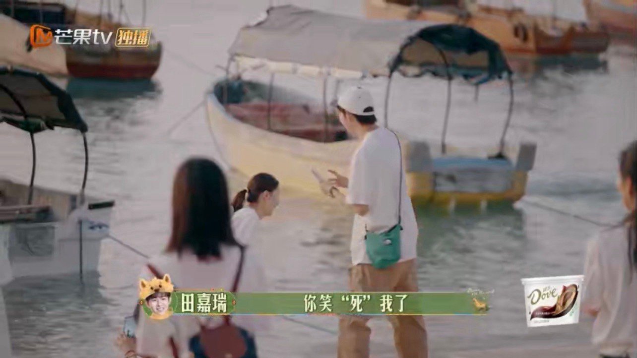 #金晨对田嘉瑞拍照有信心但不多#金晨与田嘉瑞的拍照趣事，总是让人忍俊不禁。金晨信