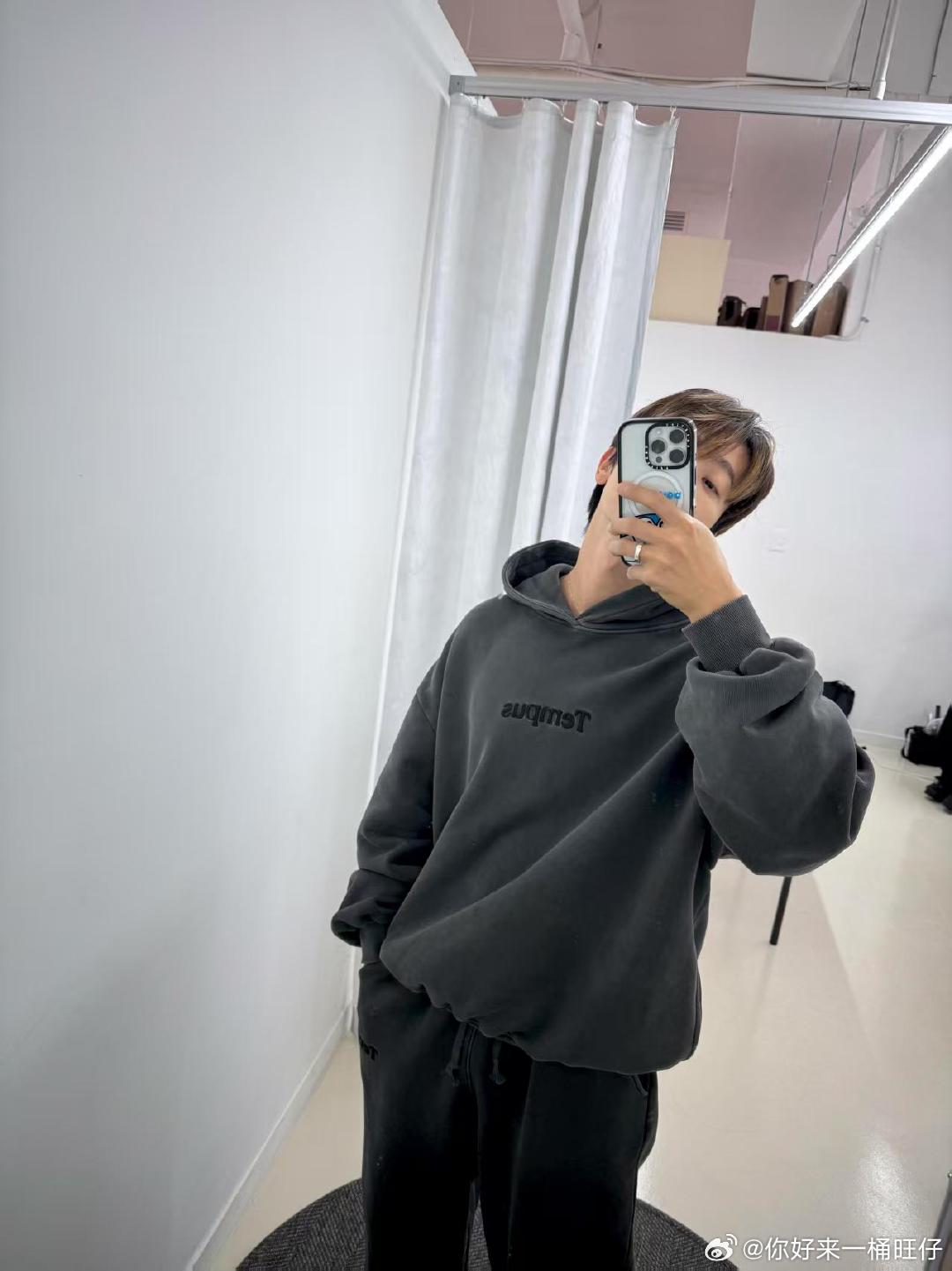 娱乐[超话]李东海秋天要来了李东海拍摄中 李东海拍摄中新鲜自拍 ​​​