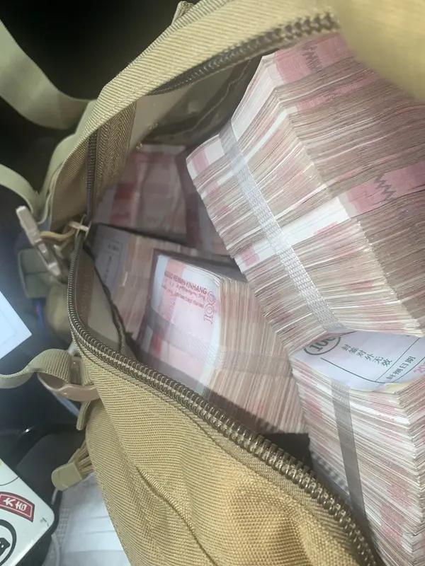 4月9日河南商丘，老人生前将20万现金埋在院中，临终前叮嘱老伴“钱全部分给儿女”