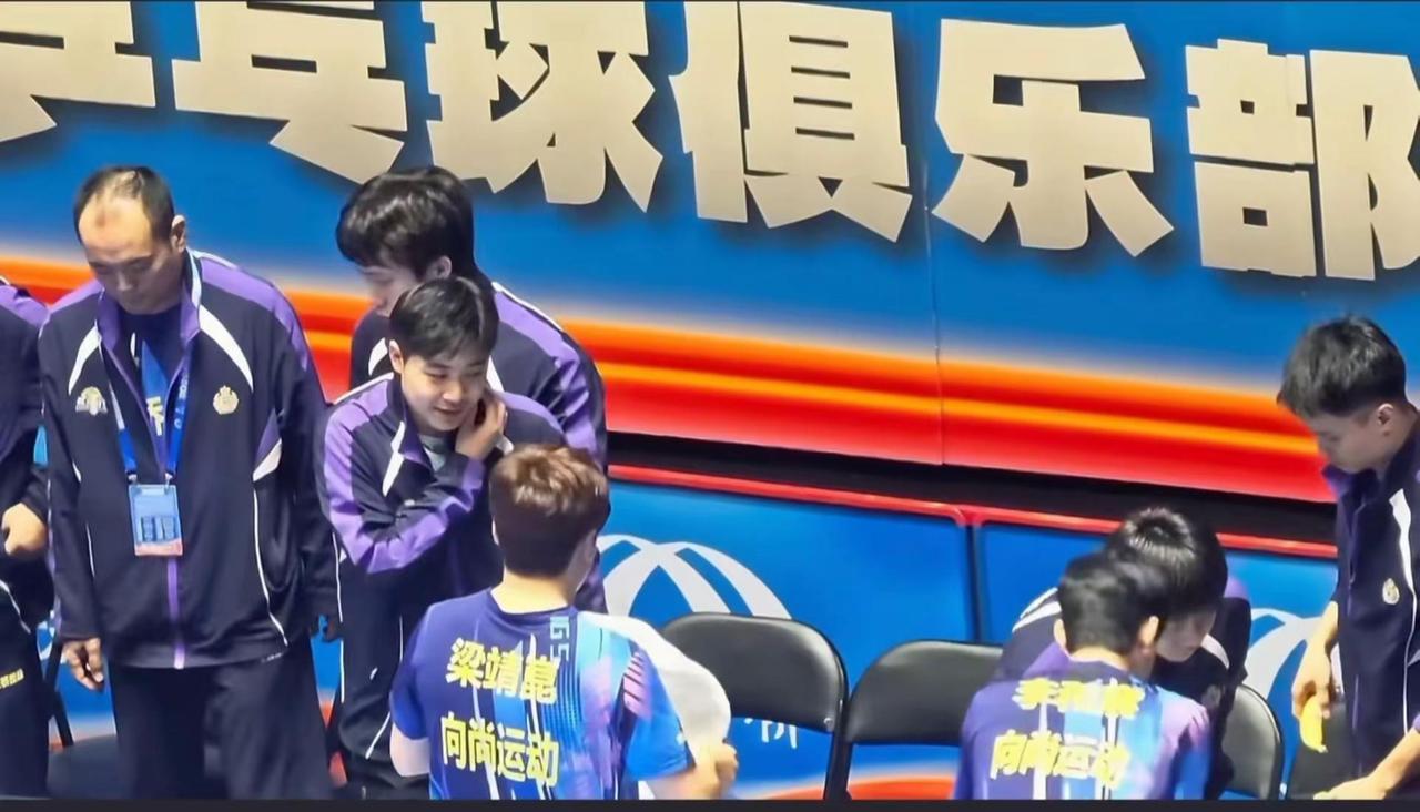 梁副队故意跑🦁面前抖毛巾😅😅😅