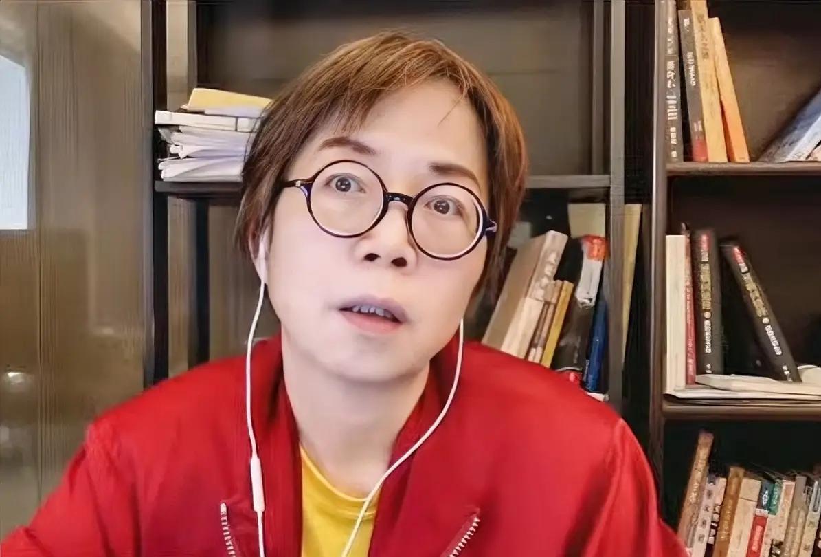 黄伟瀚变绿伟瀚、黄智贤变绿智贤，可能是未来趋势。
如果蓝白未来没有执政的希望，看