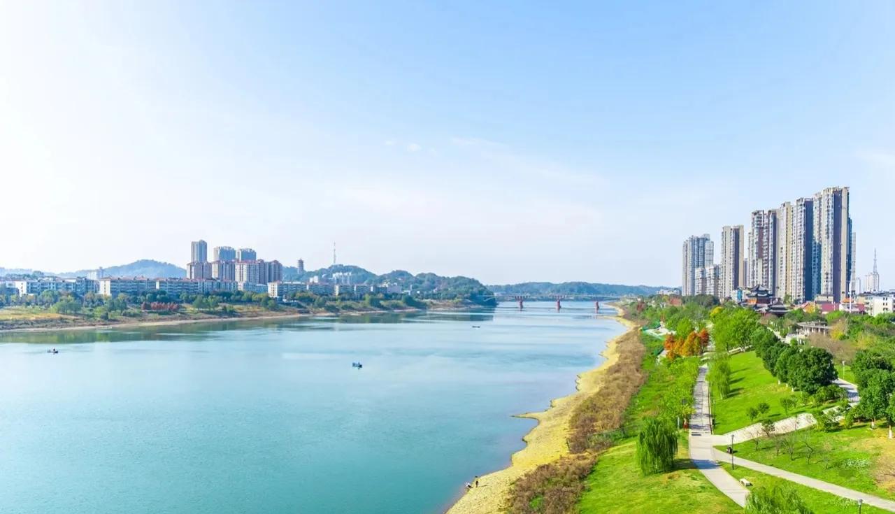 允许“商改住”！各地楼市政策开始五花八门，各回各家各找各妈。
湖南益阳决定：对已