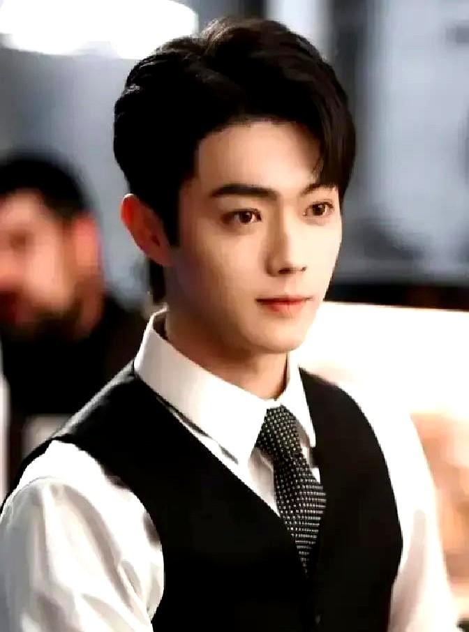 许凯刚被爆料私生活风波，转身就进组《天都异闻录》。

他这边风波的热搜还没凉透，