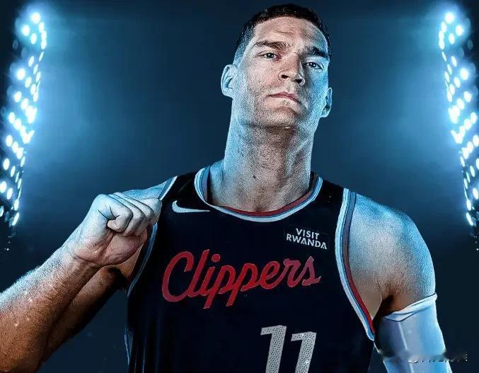 其实祖巴茨这个内线，他的上限一眼可见，本来这辈子也就是个蓝领中锋混日子。
是哈登