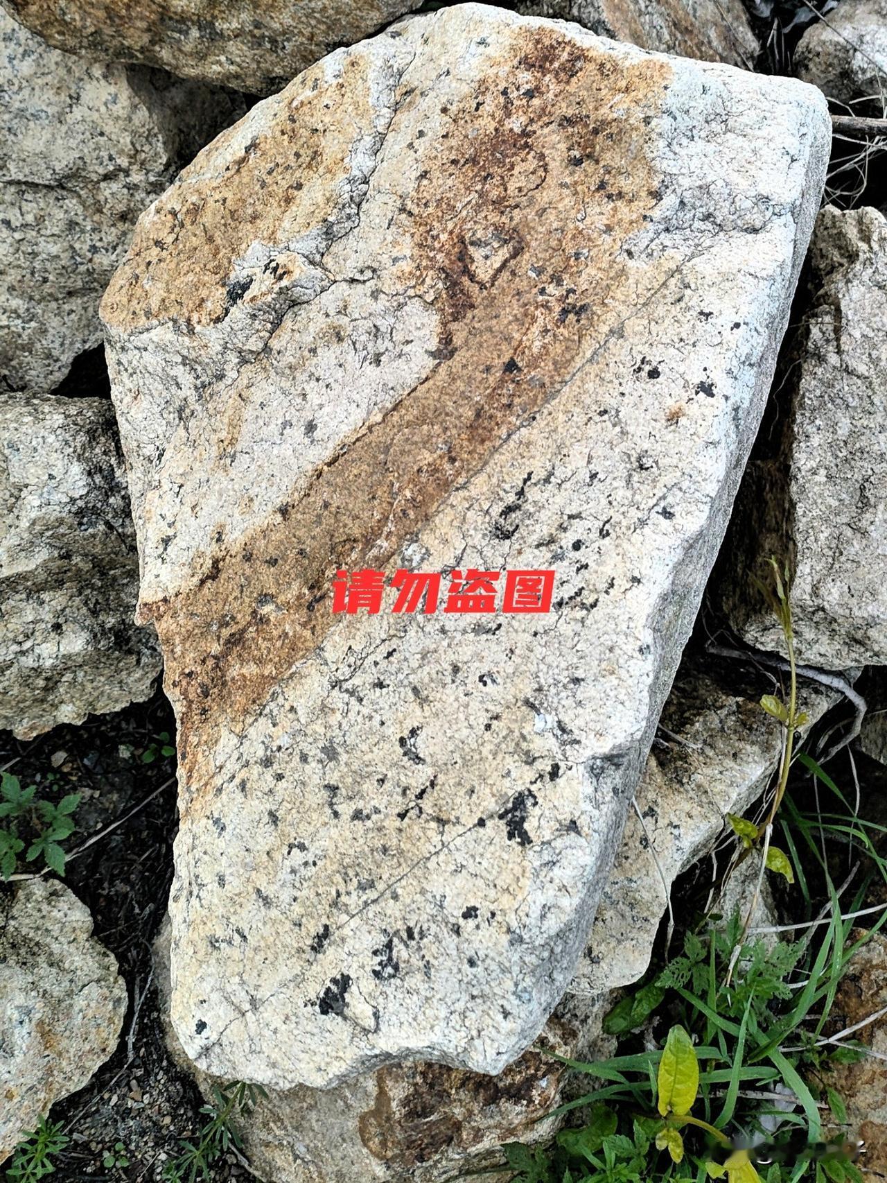 安庆这片陨落区，最核心的特点就是富集程度极高。
不是零星几块，而是分布广、数量多