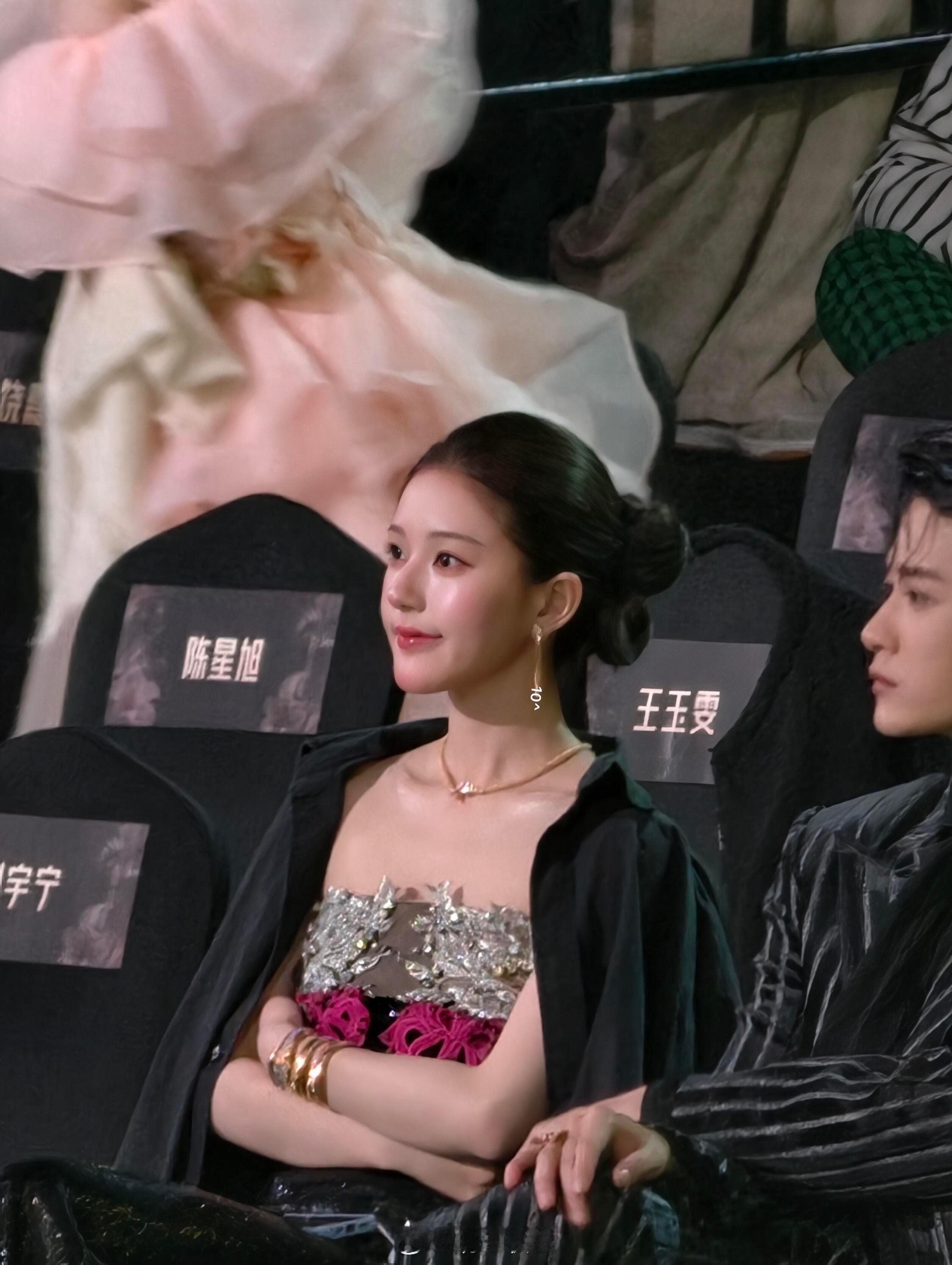 原相机就长这样的女人到底在质疑什么！！！ 