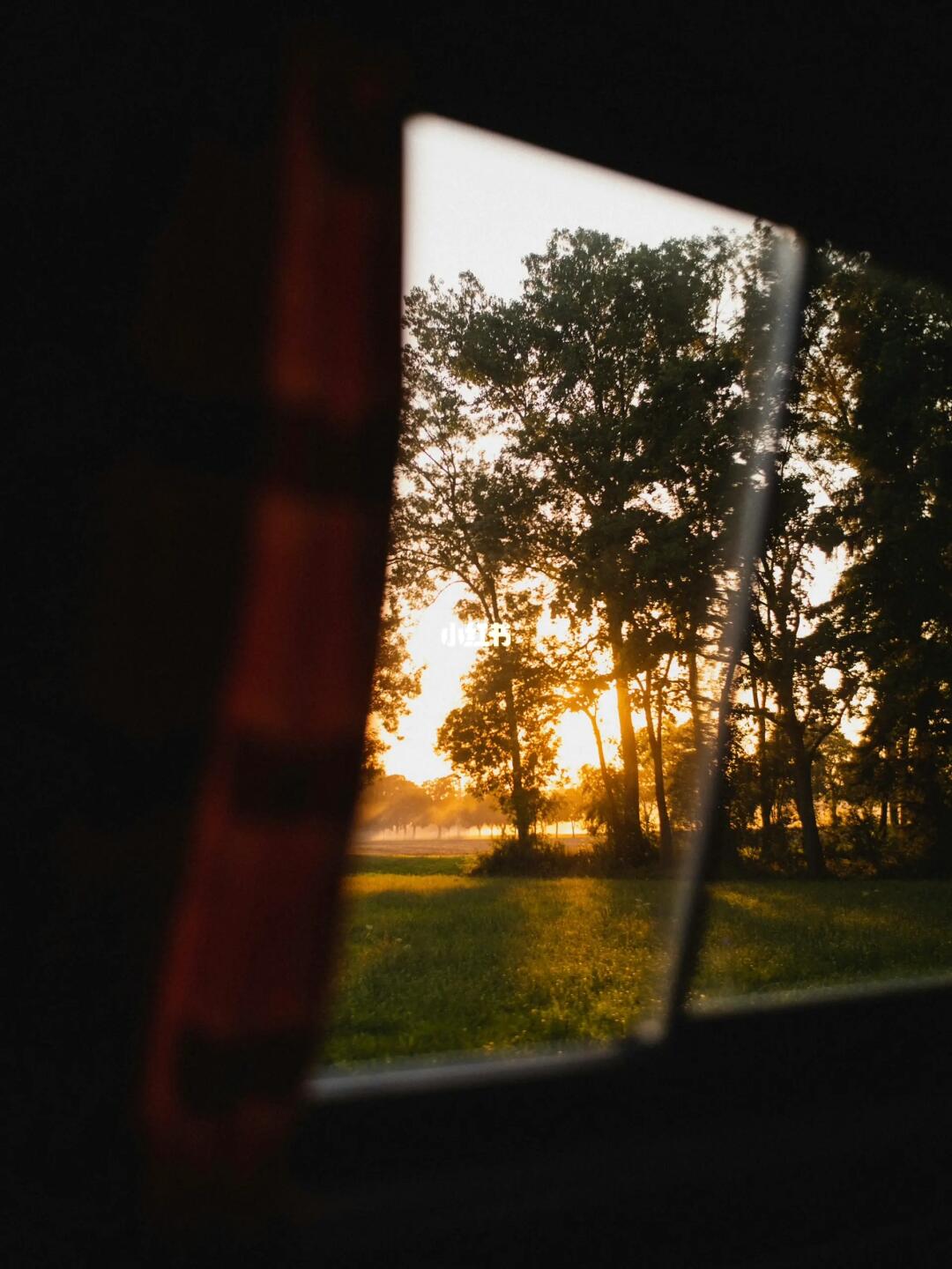 𝓢𝓾𝓷𝓼𝓮𝓽 𝓦𝓲𝓷𝓭𝓸𝔀𝓼 | 落日与窗