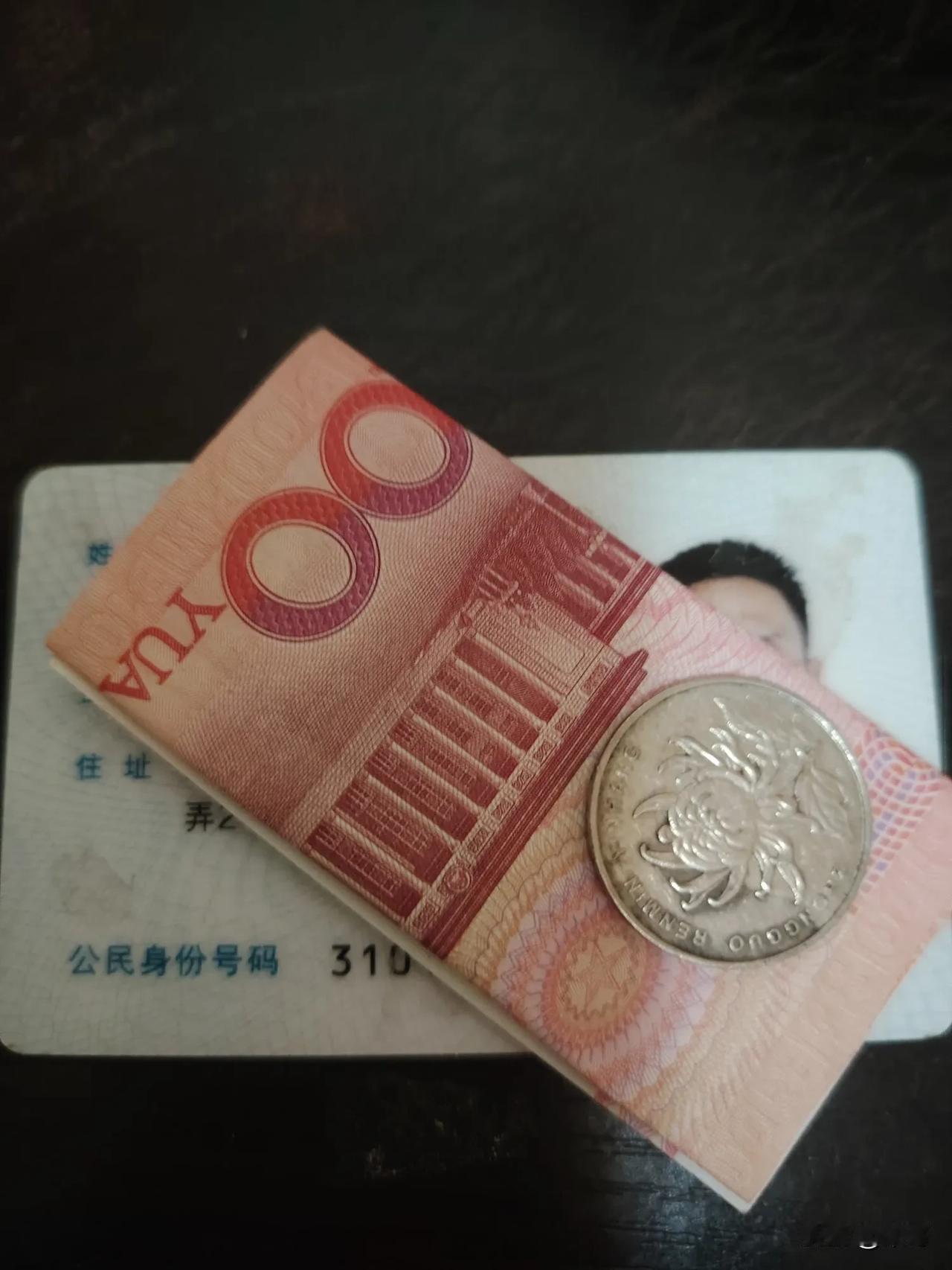 我本人肯定吃大蒜的。江桥批发市场每天这么多大蒜运到上海，菲菜，有味道的菜。到哪里