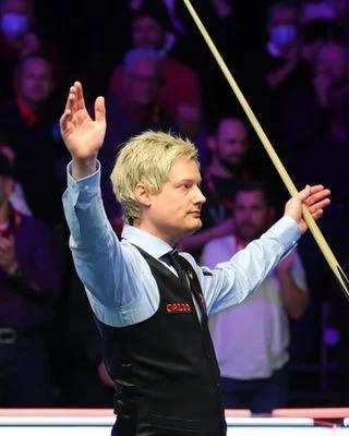 连救3赛点，庞俊旭4-5落后“澳洲火炮”尼尔·罗伯逊，冲击翻盘逆转！
     