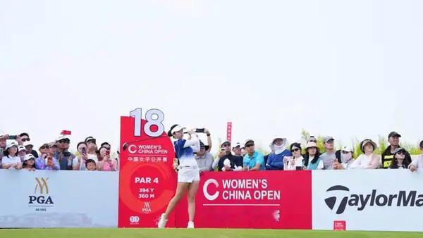 刘国梁女儿刘宇婕登顶中国女子公开赛10月11日，在2026中国女子高尔夫球公开赛