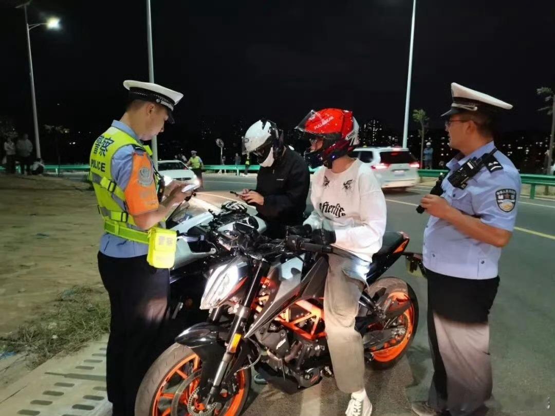 轰鸣扰民？严查！ 兰州公安整治飙车炸街 兰州公安交管部门重拳出击“飙车炸街”乱象