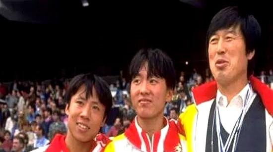 中国体育界的教练有个通病，培养出世界冠军后总觉得自己的水平高！

这种认知偏差有