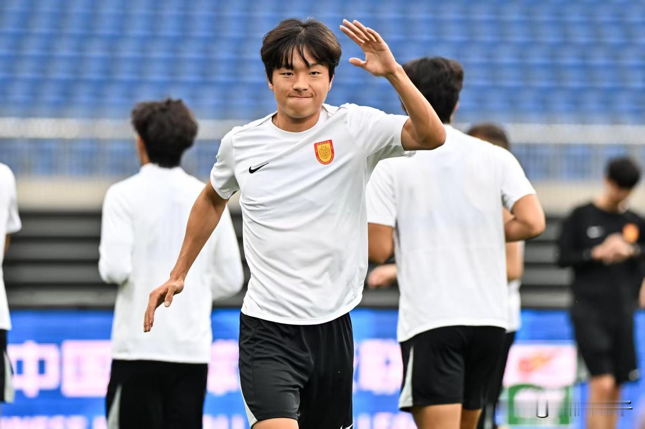 重庆队李镇全还是被罚了

在中超第四轮浙江队与重庆铜梁龙的对决中，重庆队球员李镇