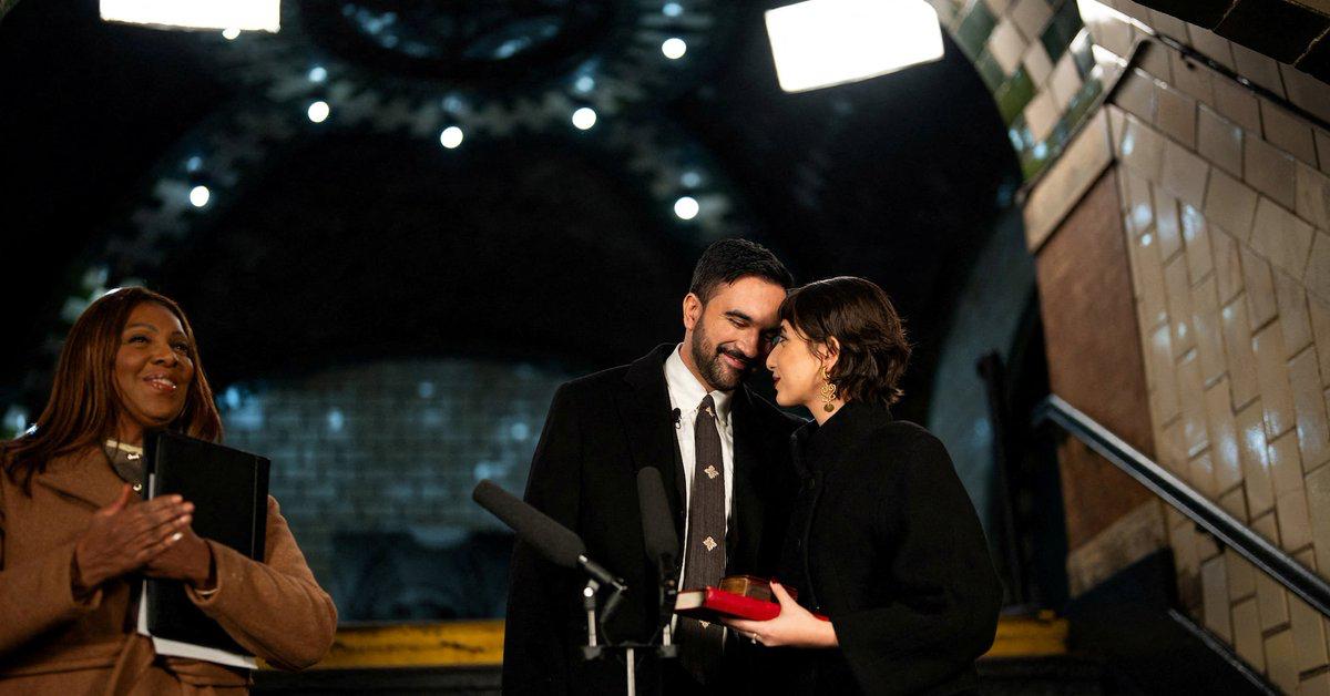 [To learn English]
Democrat Zohran Mamda