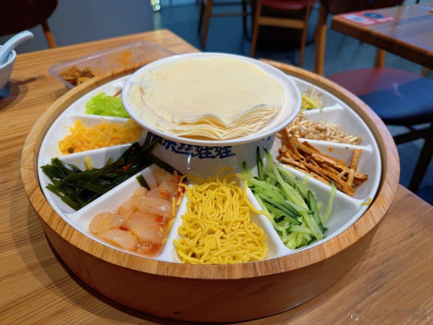 看到这三张图，应该就很容易猜到我在哪了～～这儿的美食相当好吃，但P3这个东西我至