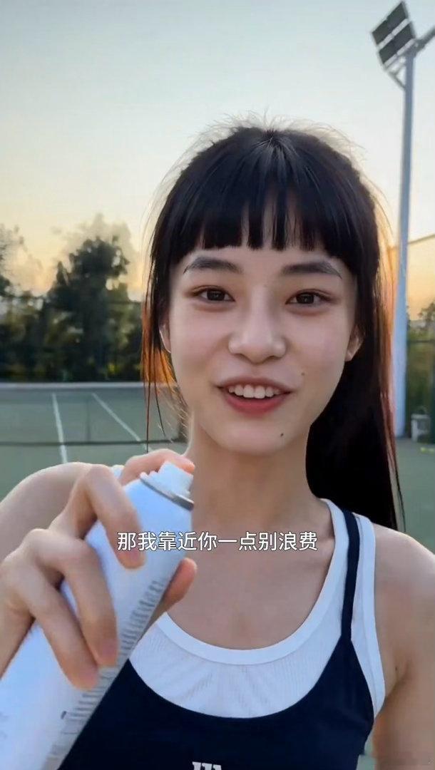 疑似AI演员开始接商务了被这位AI演员狠狠拿捏！鲜活自然完全没有生硬的机器感，比