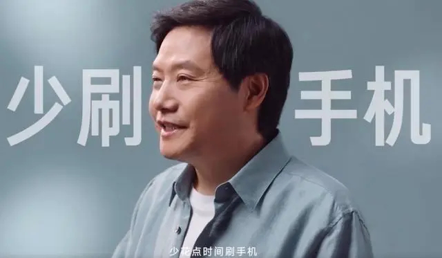 #长时间用手机如何避免伤眼# 作为经常带隐形眼镜和重度用手机的人，这题我会！首先