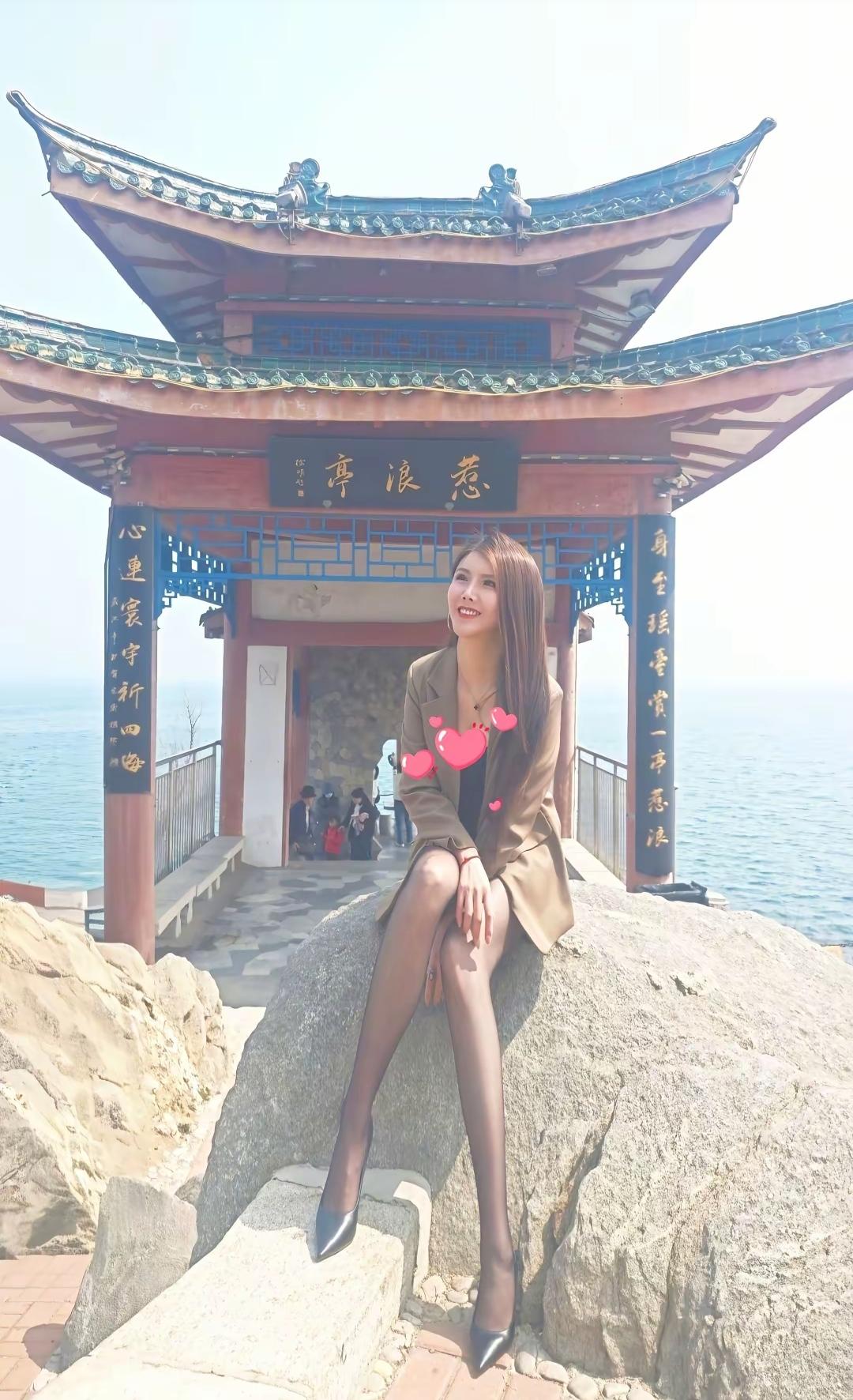 成年人的生活，心酸靠沉默，解压靠酒精，快乐靠什么？