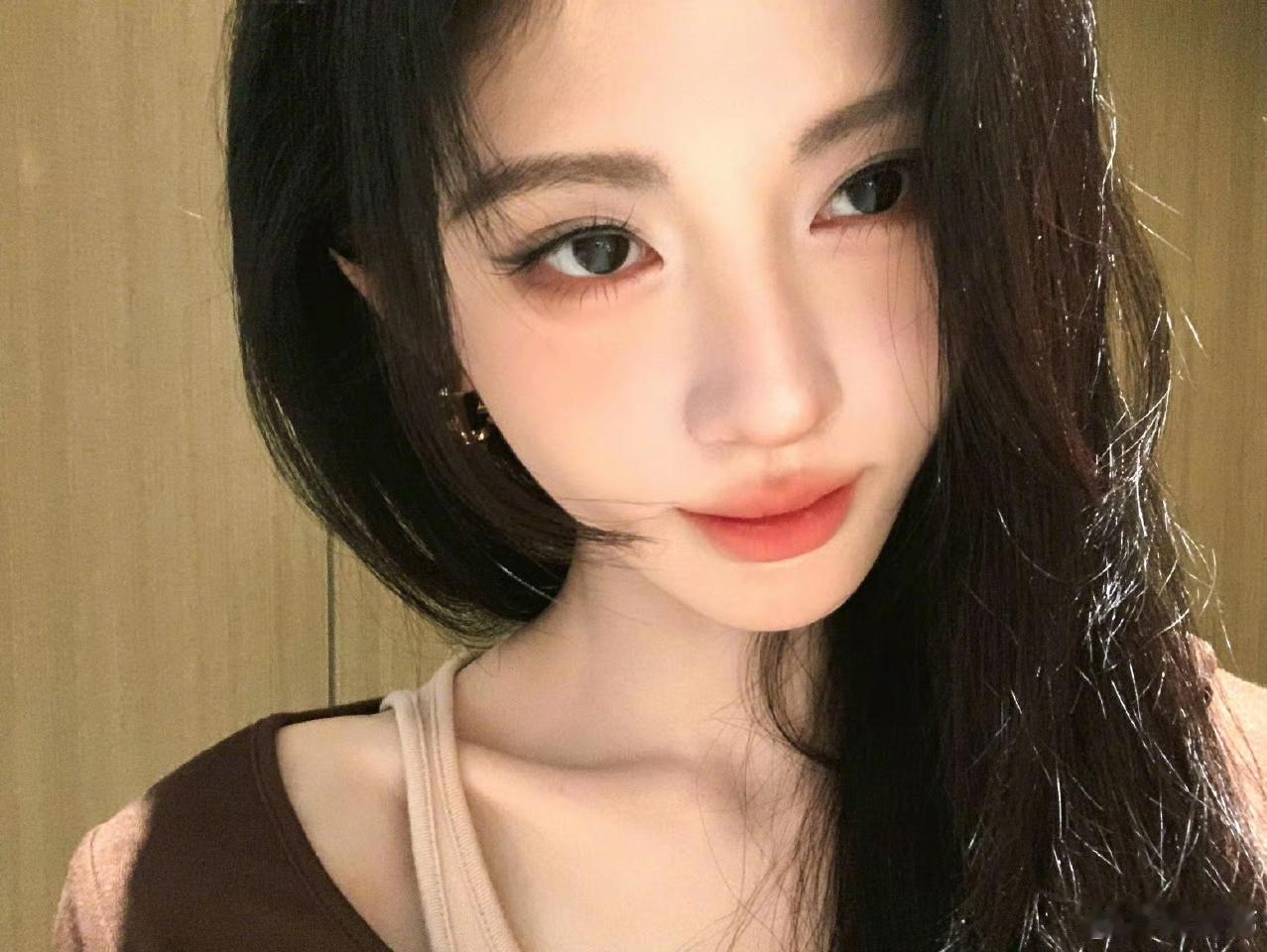 这颜值，无敌了[害羞]
鞠婧祎 娱乐
