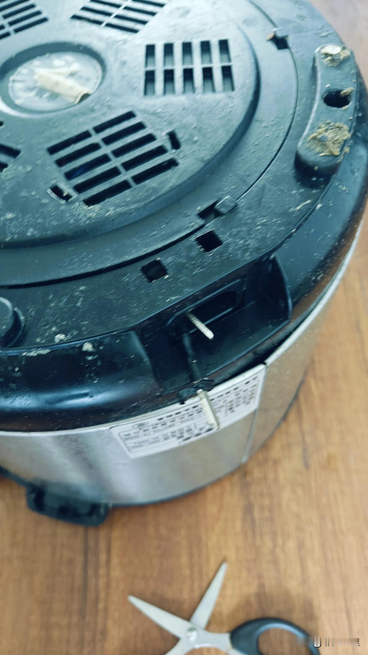 到哪里有手艺就饿不着[捂脸]

宿舍的高压锅坏了，一直没用，因为一起的有，我一般